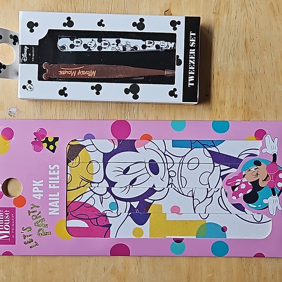 DISNEY MICKEY MOUSE TWEEZER AND MINNIE MOUSE NAIL FILES - Picture 2 of 12
